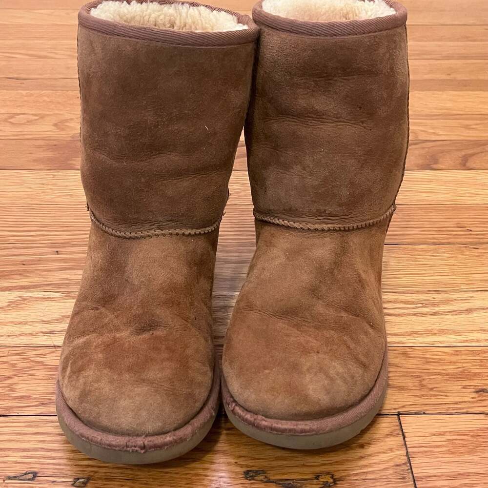 UGG Kids Classic Short Chestnut Suede Boots Booties Size 4